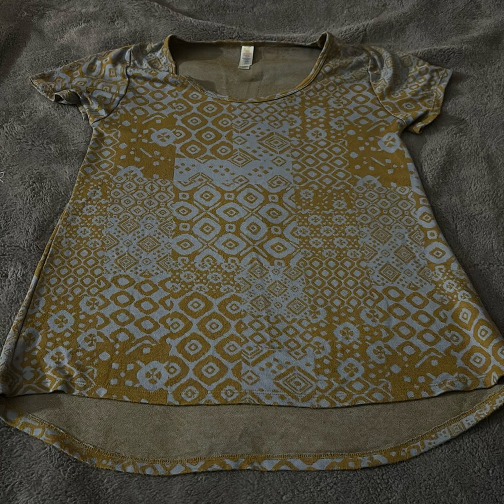LULAROE GRAY TEE WITH A ORANGE DESIGN SIZE XXS